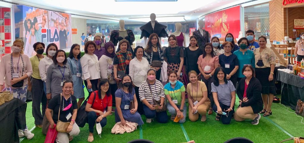 Group photo: DTI Laguna together with Laguna Womenpreneurs in Kababaihan sa Kalakal at Kaunlaran in SM Mall of Asia