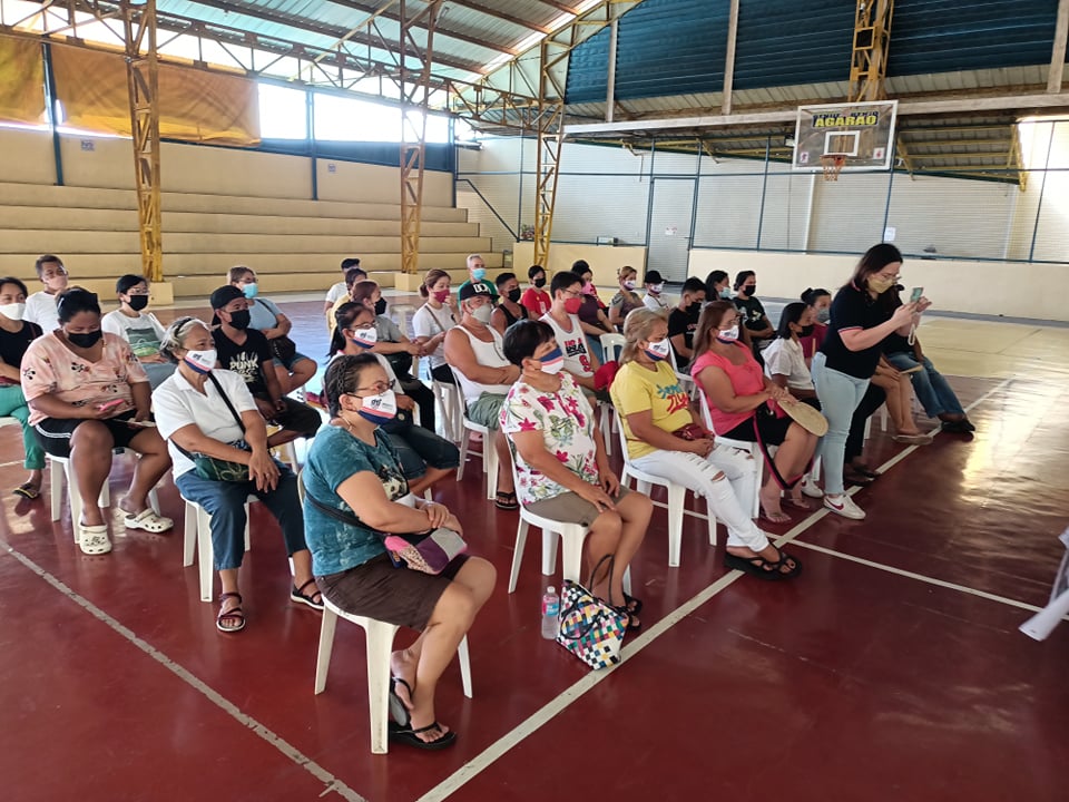 LSP-NSB beneficiaries while listening to the program