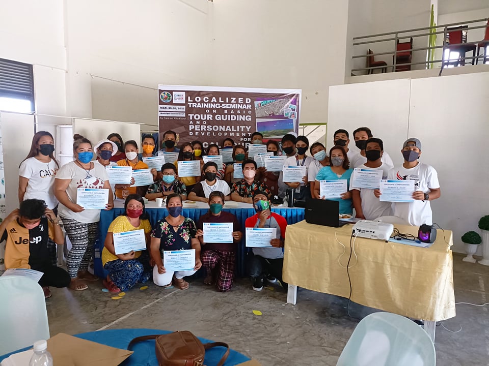 Group photo of the attendees of basic tour guiding and e-commerce training workshop