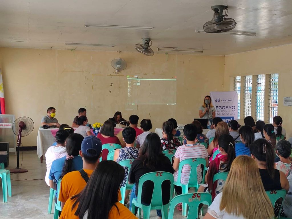 Attendees of LSP-NSB in Barangay Sta. Cecilia, Tagkawayan, Quezon listening to the speaker