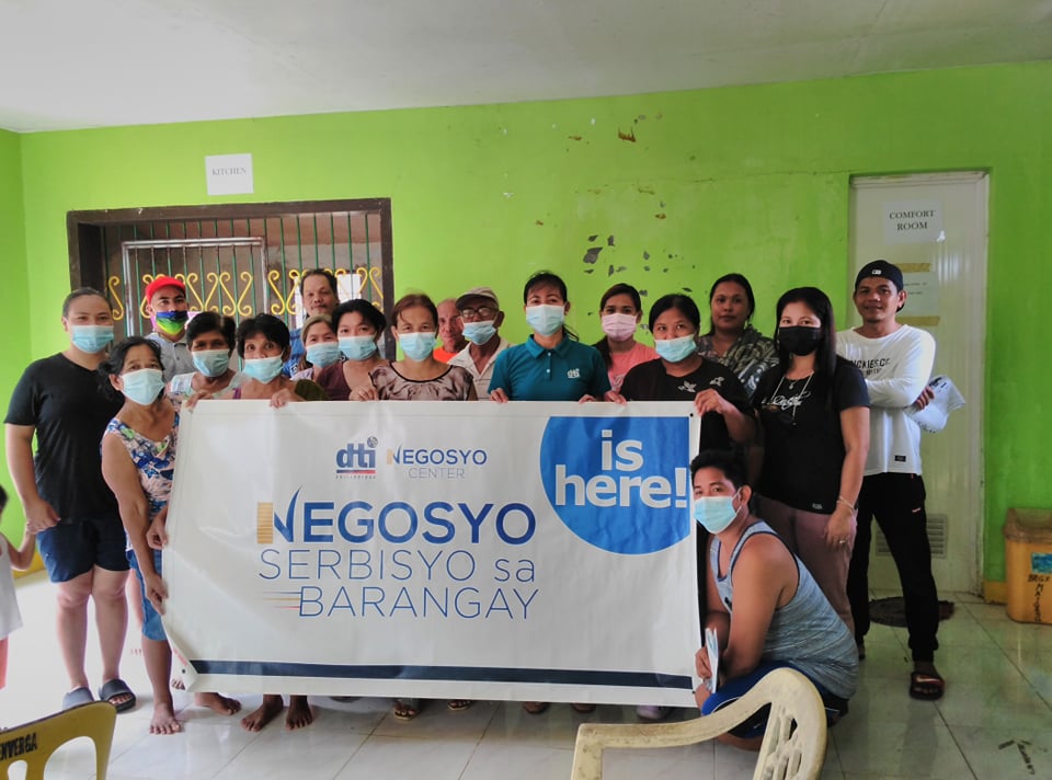 Group picture: Negosyo Center General Nakar together with LSP-NSB beneficiaries in Barangay Maigang