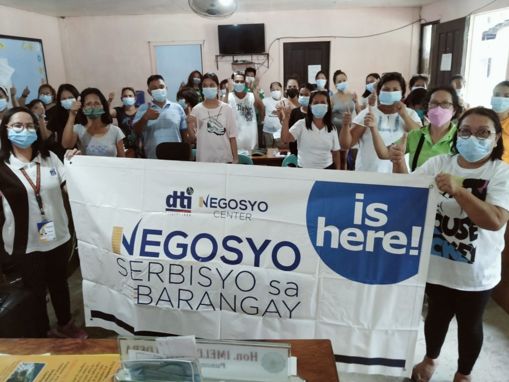 Group photo: Negosyo Center Polillo togteher with LSP-NSB beneficiaries in Barangay Anawan, Polillo, Quezon