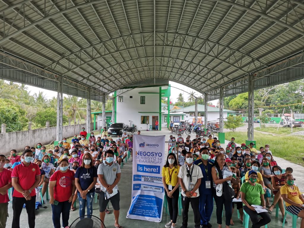 Group picture: Negosyo Center San Antonio together with the potential LSP-NSB beneficiaries in Barangay Callejon, San Antonio, Quezon