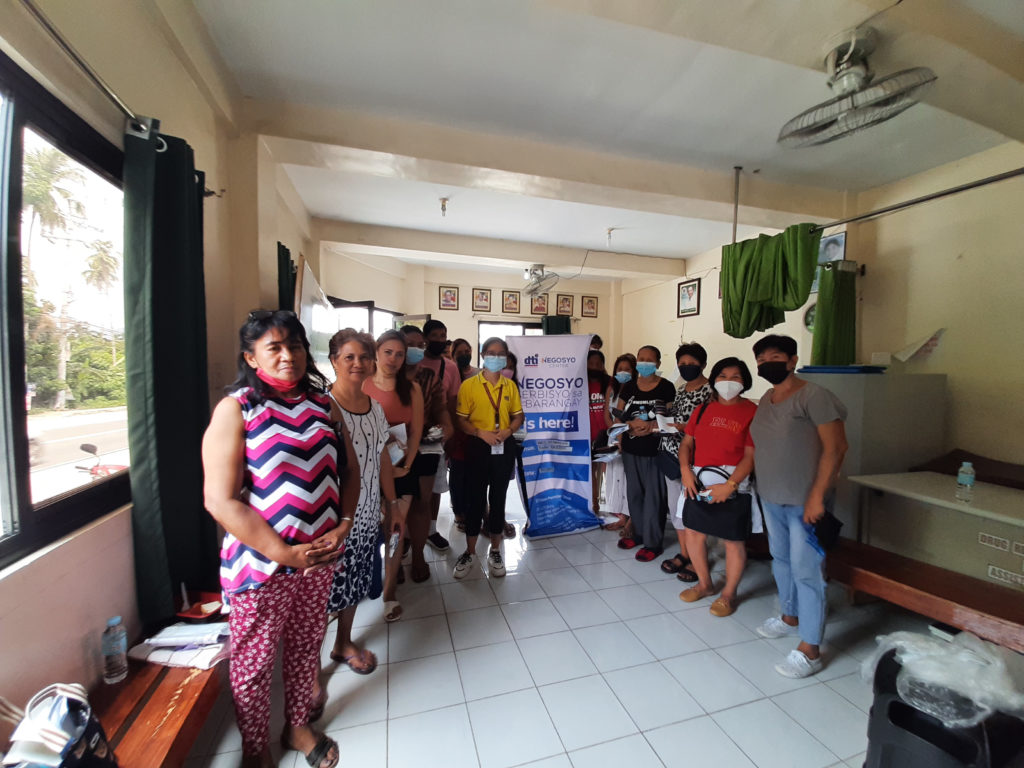 Negosyo Center Tiaong  together with the potential LSP-NSB beneficiaries in Barangay Lumingon, Tiaong Quezon