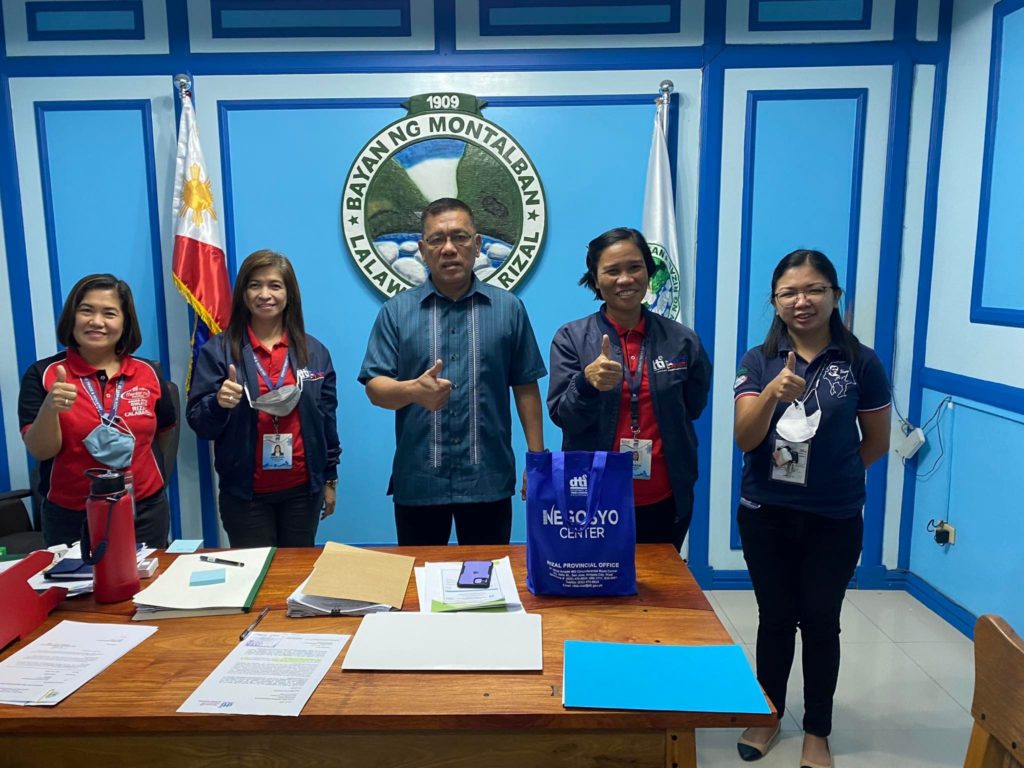 In photo: Business Development Division Chief, Ms. Sharon F. Dioco, STIDS Marlene G. De Luna, TIDS Jonalyn A. Adaya, and Negosyo Center Rodriguez Business Counselor Ms. Grace C. Masilongan together with the Municipal Mayor of Montalban, Rizal Hon. Gen. Ronnie S. Evangelista