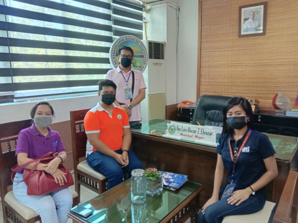 In photo: Former Negosyo Center Business Counselor together with the Mayor of Tagkawayan, Quezon