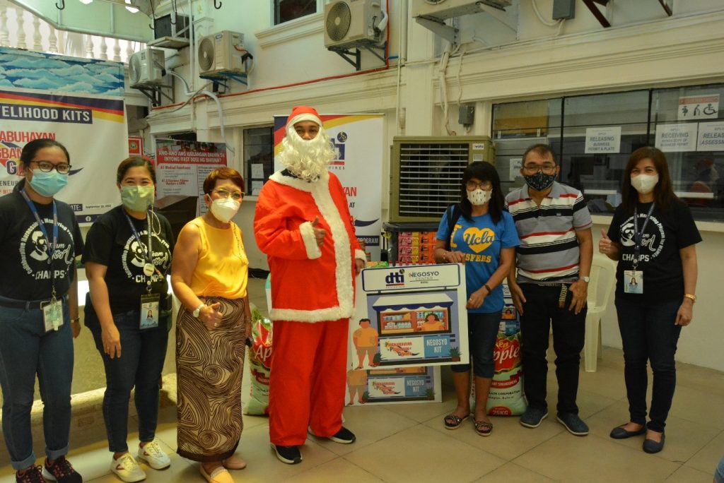 Photo Opportunity with (from left to right) NC Angono Business Counsellor Roselle Galcing, TIDS Jonalyn Adaya, OIC PD Cleotilde Duran, NCBC Daryl Andres (dressed as Santa Claus) PPG Beneficiary, Mr. Joulhlan Aralar (LGU representative) and STIDS Marlene De Luna.