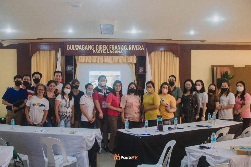 Group picture of the attendees of seminar on how to create business website through Google My Business.