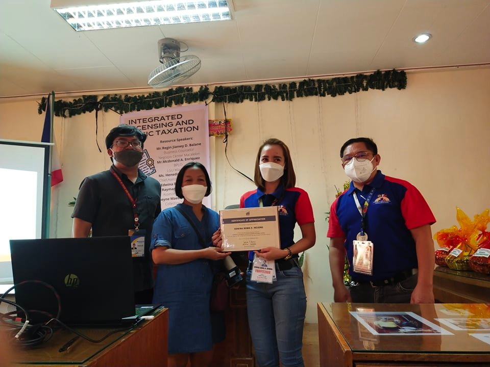 Group Photo of DTI Quezon, Macalelon and BIR RDO No. 061 South Quezon