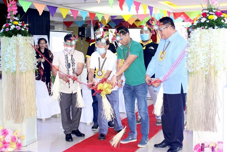 Ceremonial cutting of ribbon to formally open the exhibit fronted by (L-R) DTI SDN OIC-PD Elmer Natad, SCCI President Willi e Gan, Surigao City Councilor Joshua Emilio Geli and Office of the Governor Spokesperson Sim Castrence. 