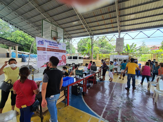 Presyong Risonable Dapat in a covered court in Muntinlupa City