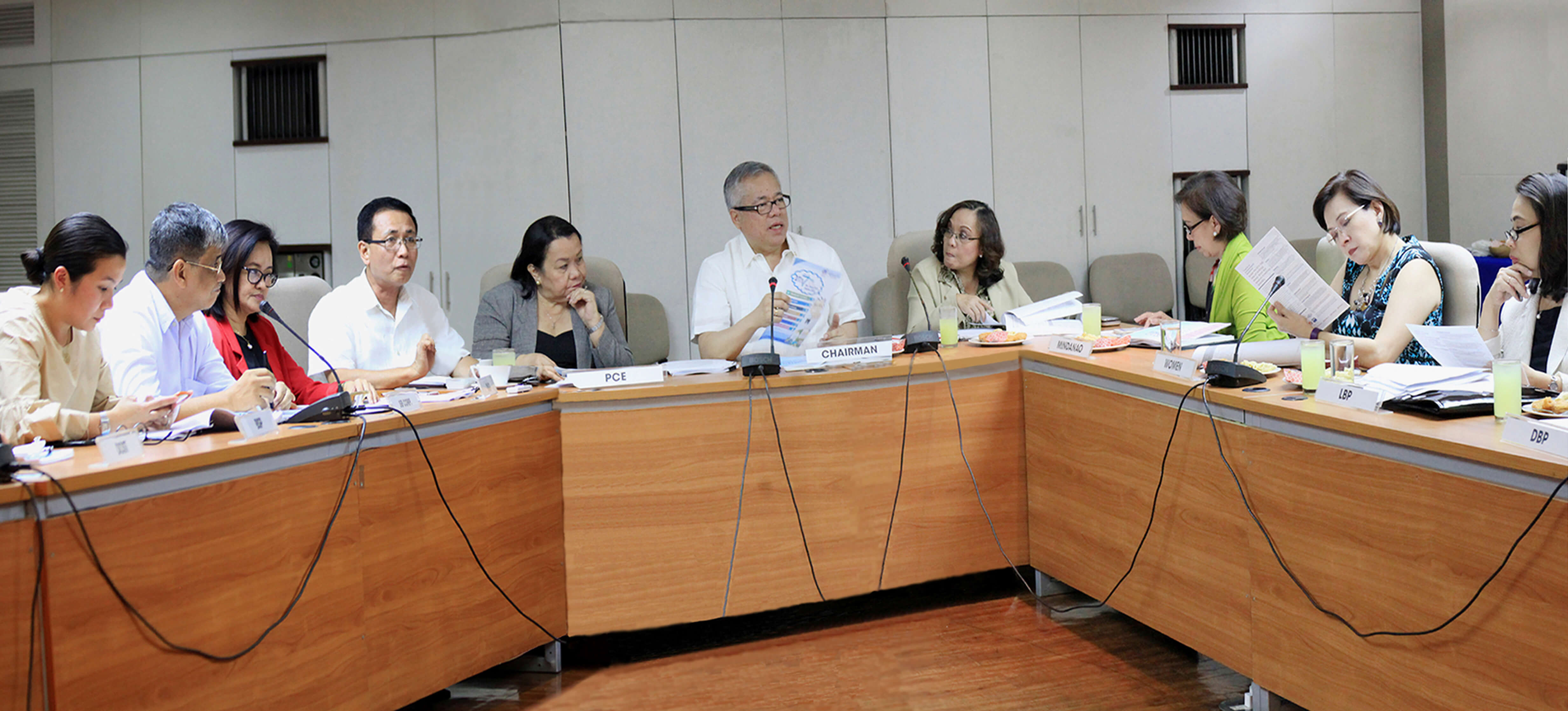 DTI Secretary Ramon Lopez with the SMED Council