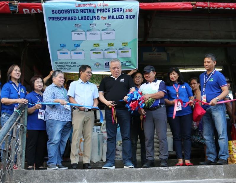 Sec. Ramon Lopez (5th from L) and DA Sec. Emmanuel Piñol (3rd from R) led the ribbon cutting to officially launch the Suggested Retail Price (SRP) and Prescribed Labeling for milled rice. They are joined by NFA Deputy Administrators Judy Dansal (2nd from R) and Tomas Escarez (4th from L), and other NFA officers. 