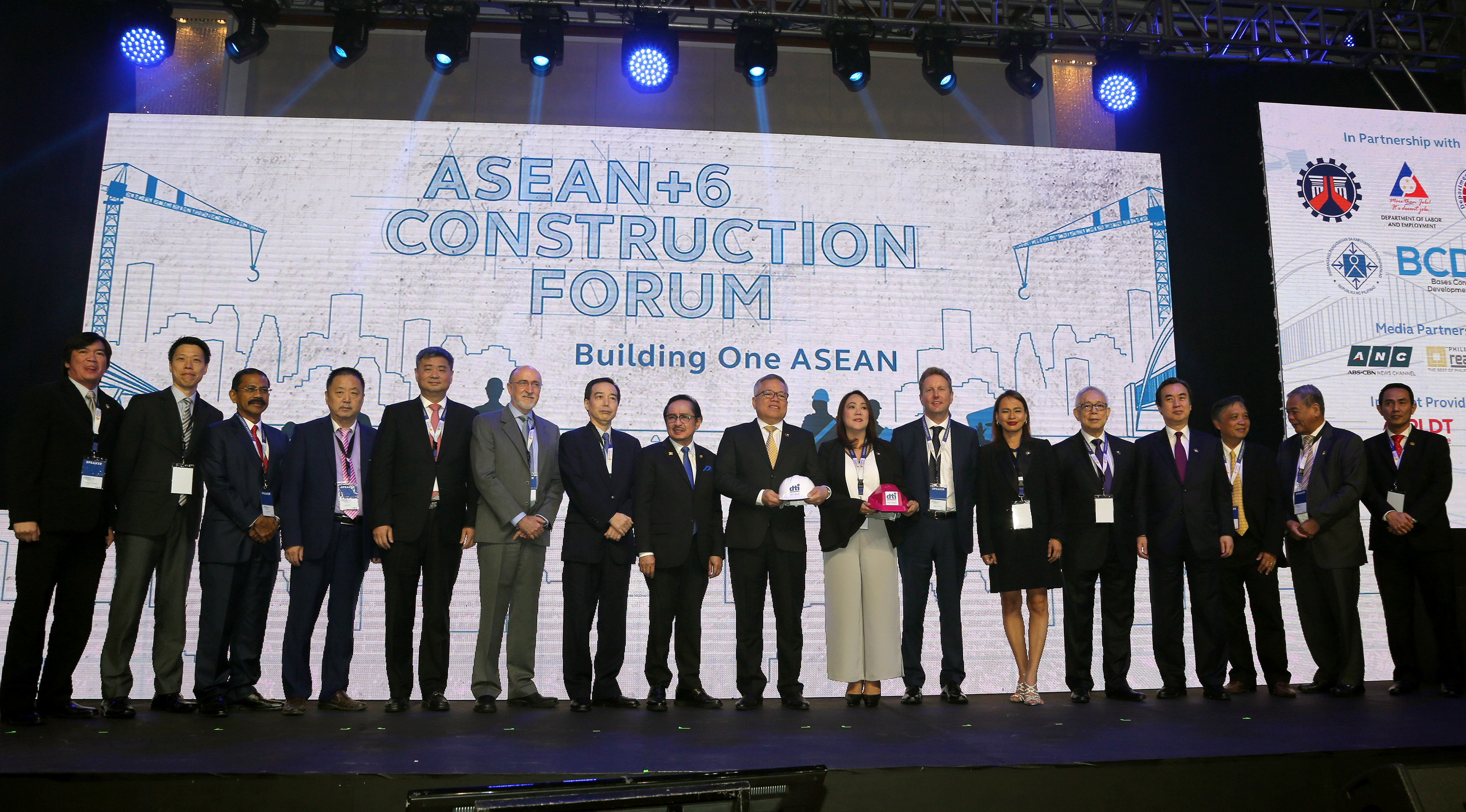 Leaders converge at the ASEAN +6 Forum